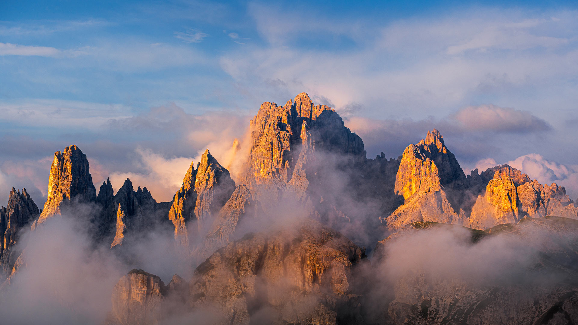 Cadini di Misurina, Dolomites, Veneto, Italy (© Vithun Khamsong/Getty Images)