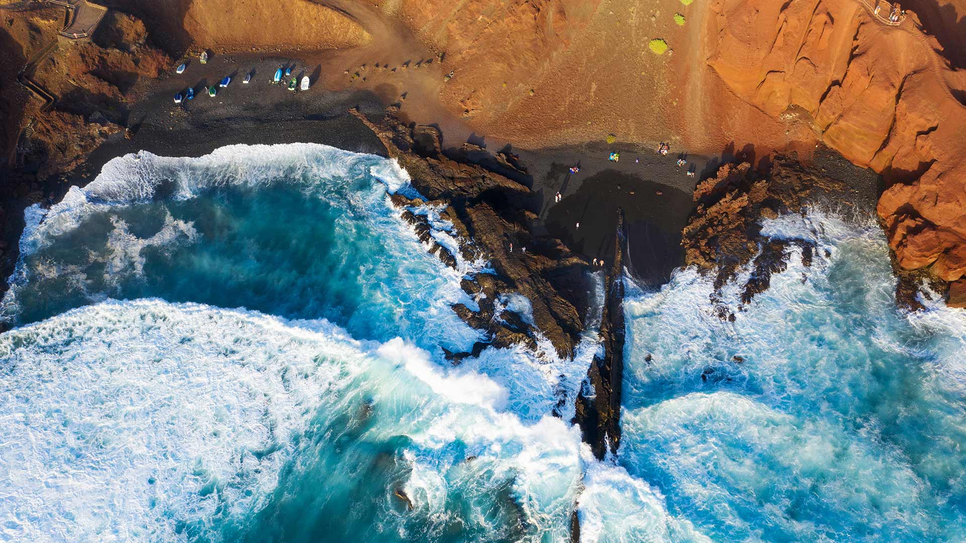 Aerial view of black lava beach, El Golfo, Lanzarote, Canary Islands, Spain (© Westend61/Adobe Stock)