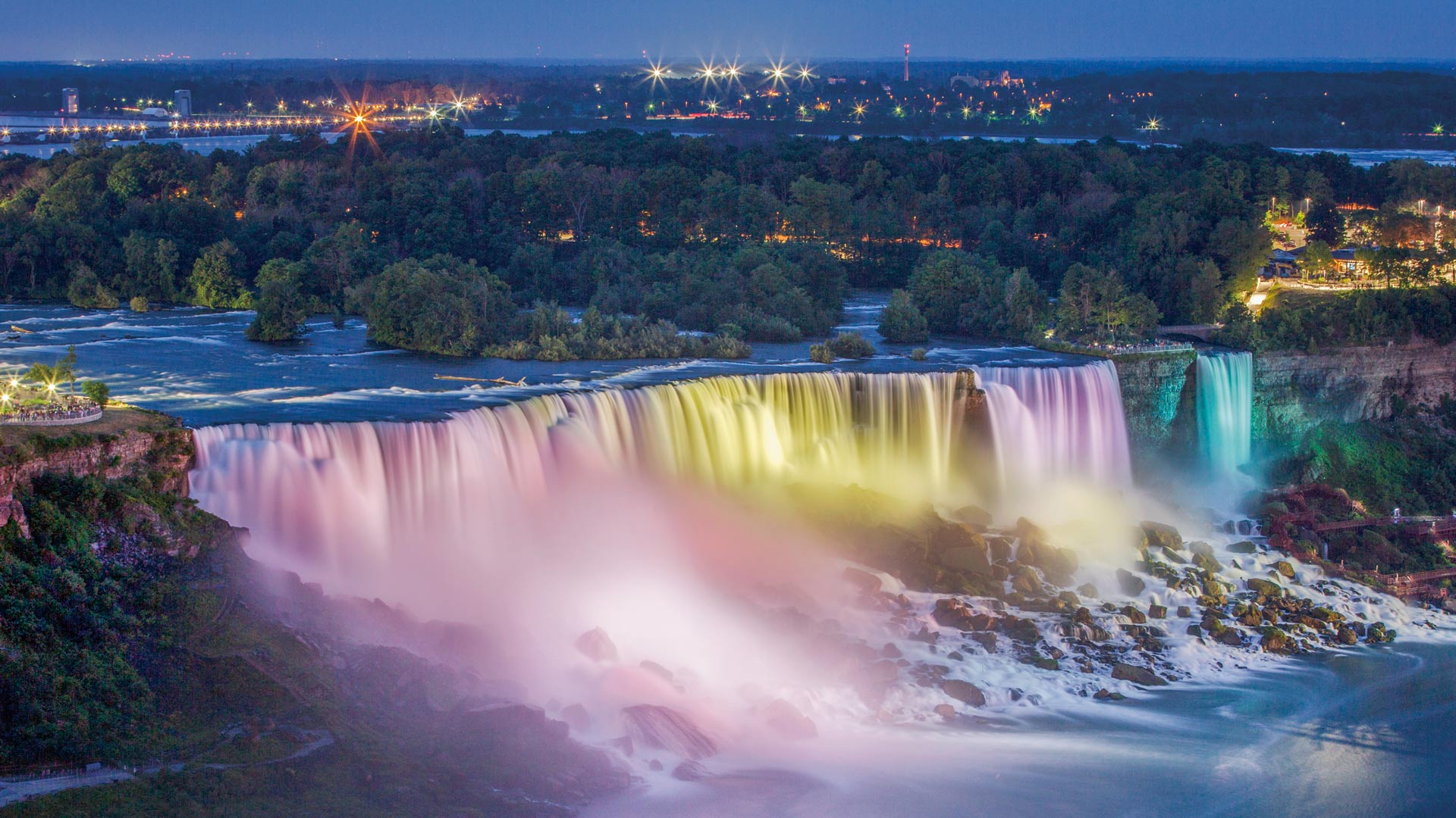 Horseshoe Falls illuminated at night in Niagara Falls, Ontario (© Jianmei Wang/E+/Getty Images)