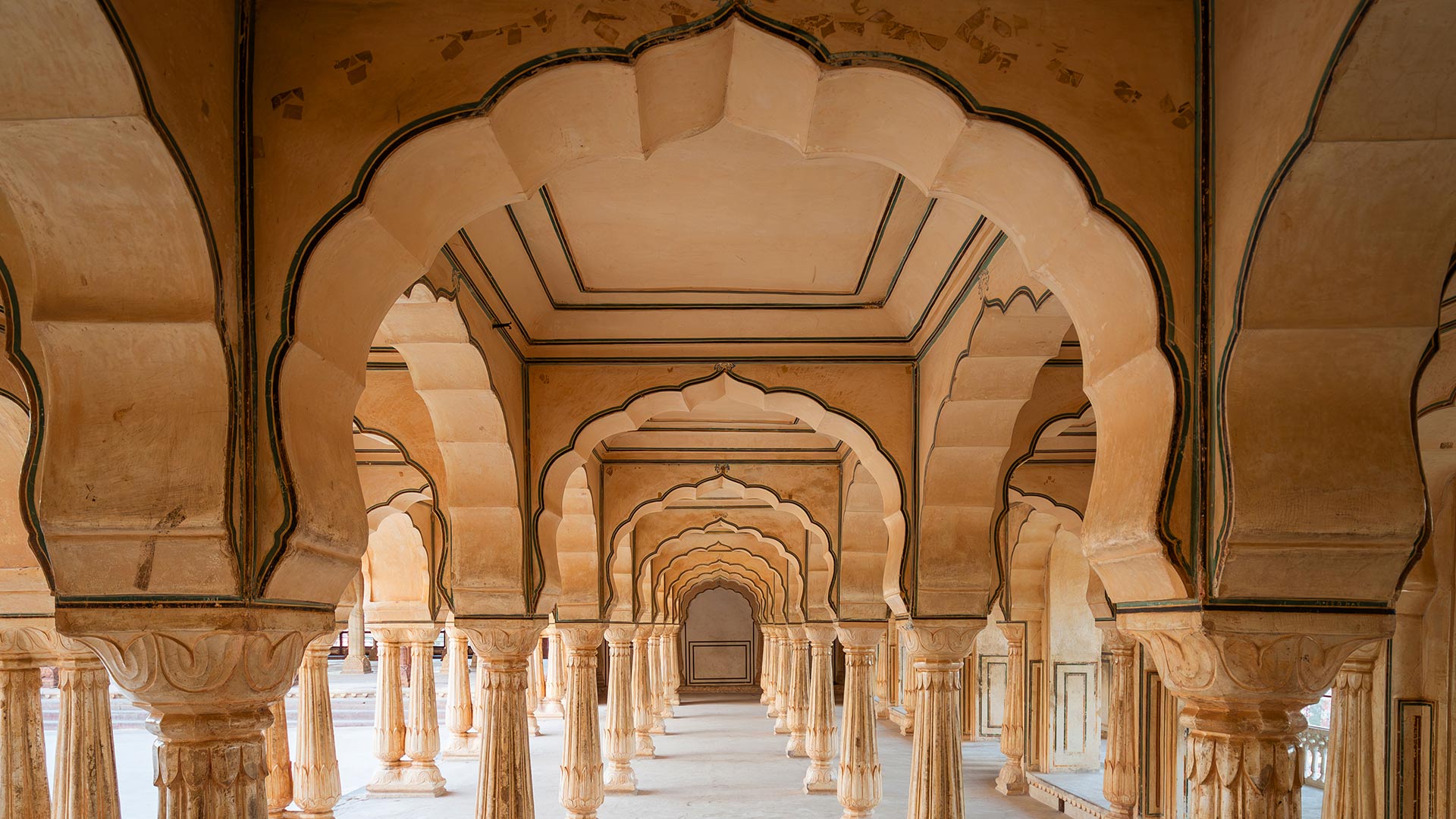 Sattais Katcheri Hall in Amber Fort near Jaipur, Rajasthan, India (© R.M. Nunes/Getty Images)