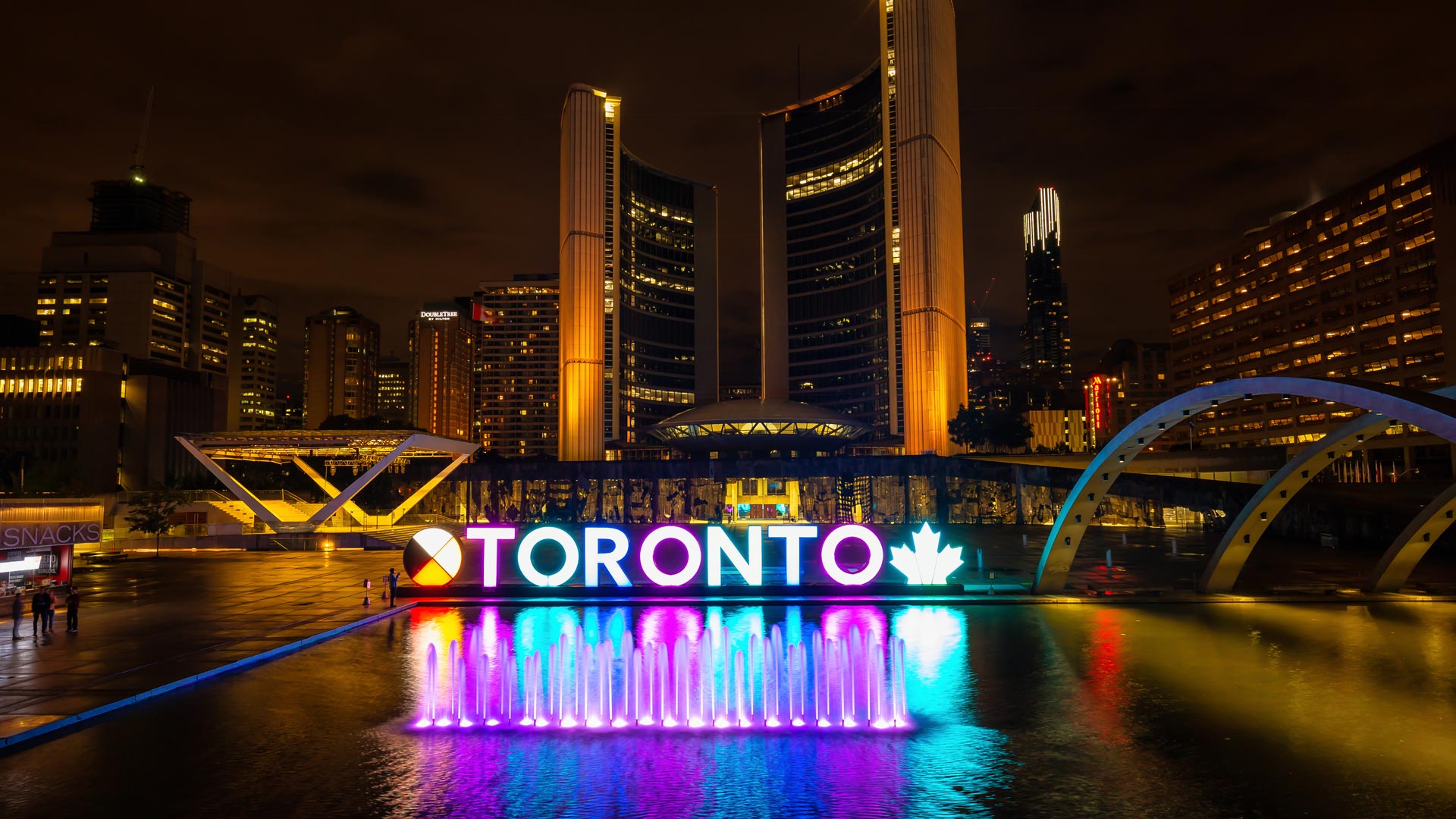 Toronto City Hall illuminated at night (© EB Adventure Photography/Shutterstock)