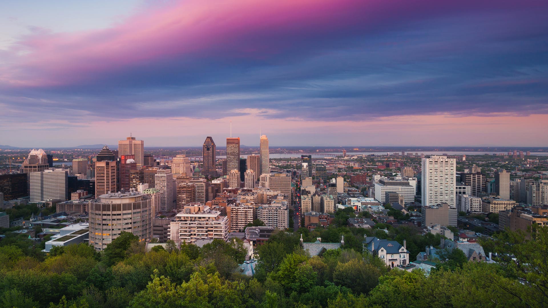 Dramatic sky over Montreal, Quebec (© d3sign/Getty Images)