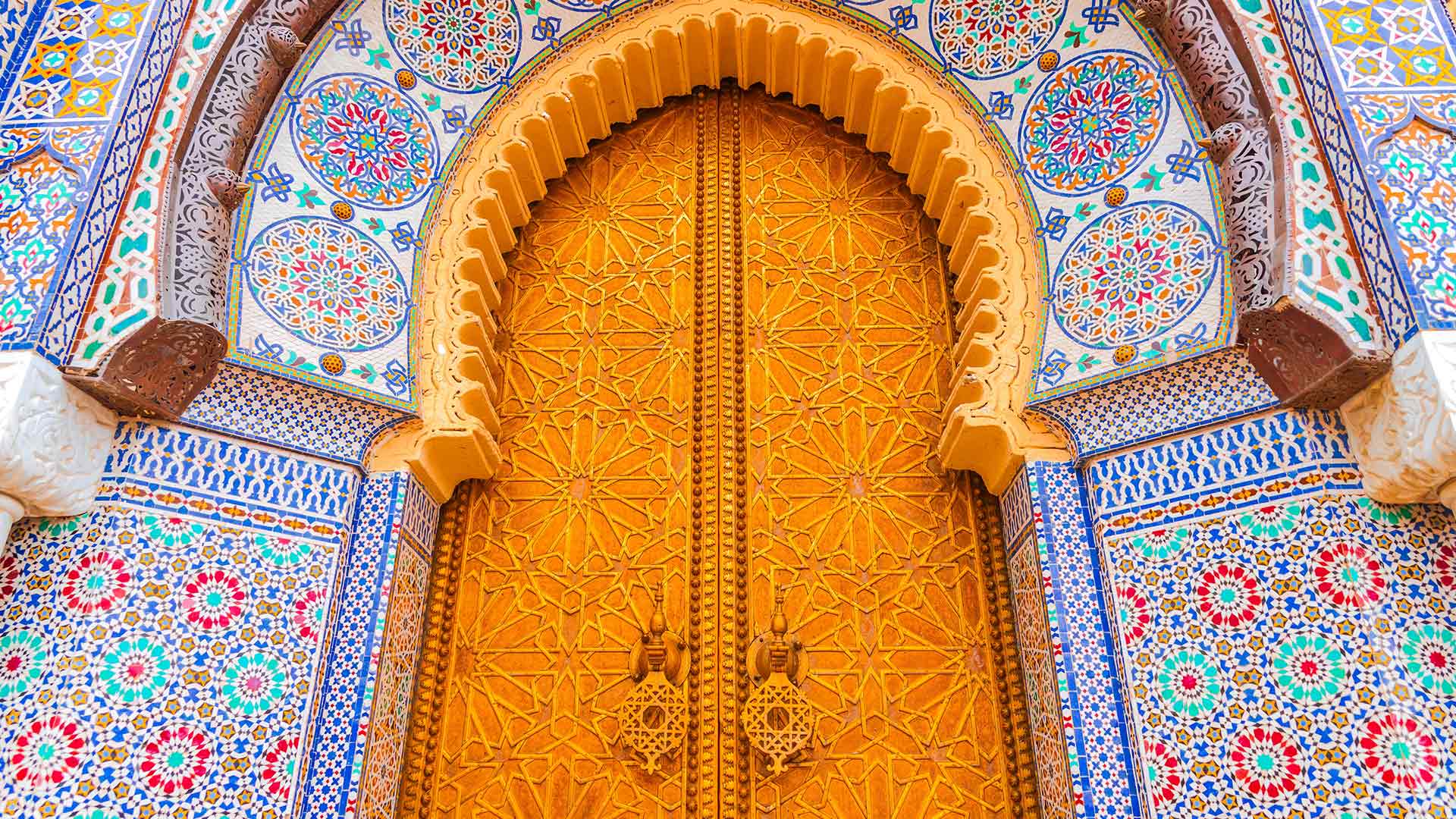 Decorated gate of the Royal Palace of Fez, Morocco (© cgst26/Shutterstock)