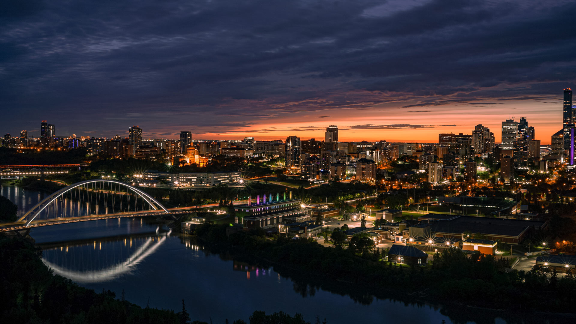 Edmonton at night, Alberta (© Tetyana Babiy/iStock/Getty Images)